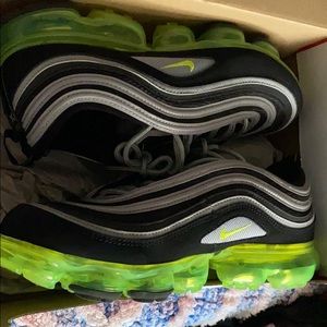 Excellent condition  Air Vapormax 97 size 10 volt